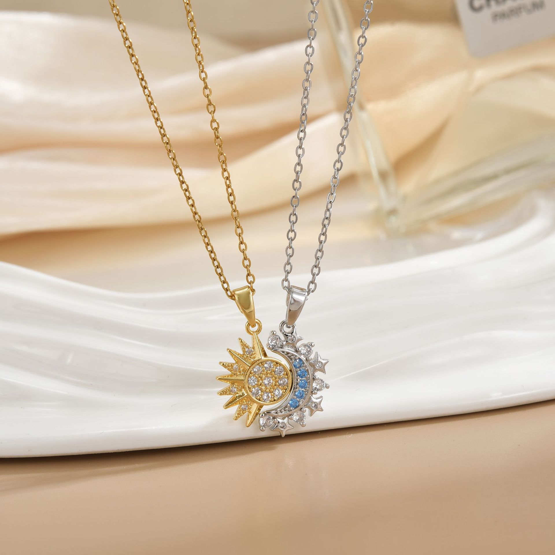 Magnetic Couple Matching Necklaces - Casais colares magnéticos sol e lua