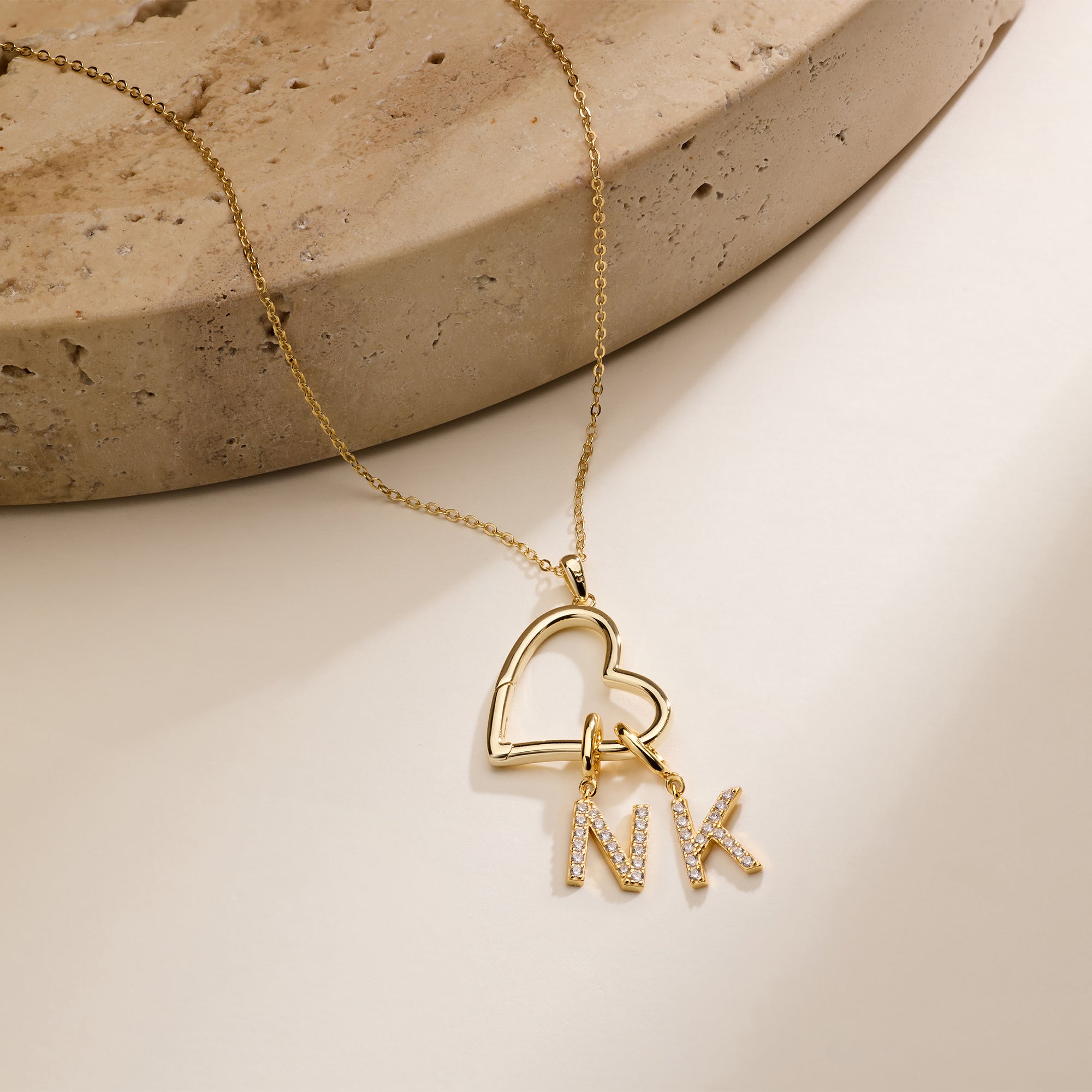 Initial Letter Necklace 18K Gold - Colar Personalizado com Pingente de Coração