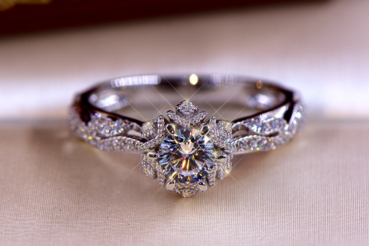 Anel de Prata Esterlina S925 c - Moissanite Engagement Ring 1 Carat avaliação e preço