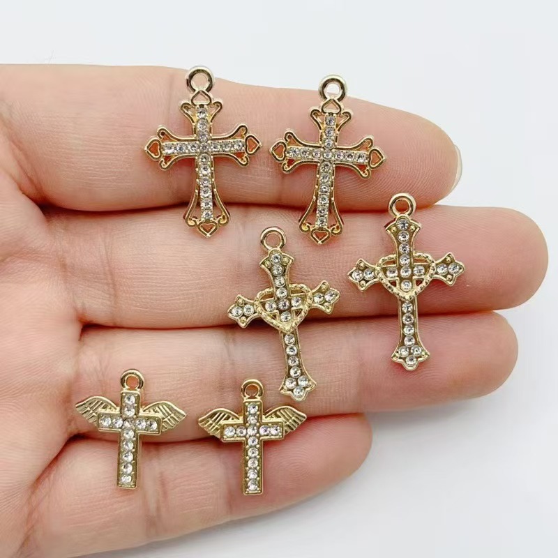 10 peças Pingente de Cruz em L - Cross Pendant Necklace Gold avaliação e preço