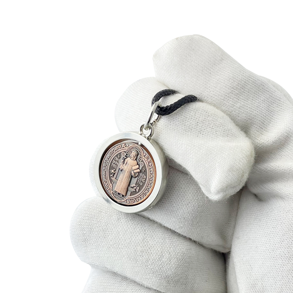 Novo Colar Medalha de São Bent - Necklaces avaliação e preço