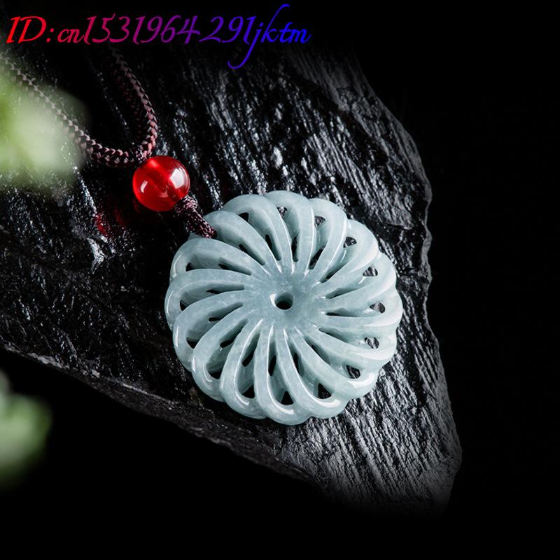 Colar com Pingente de Flor em  - Necklaces avaliação e preço