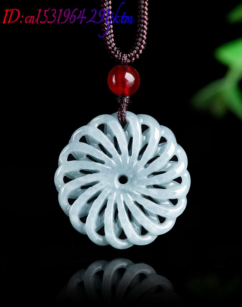 Colar com Pingente de Flor em  - Necklaces avaliação e preço