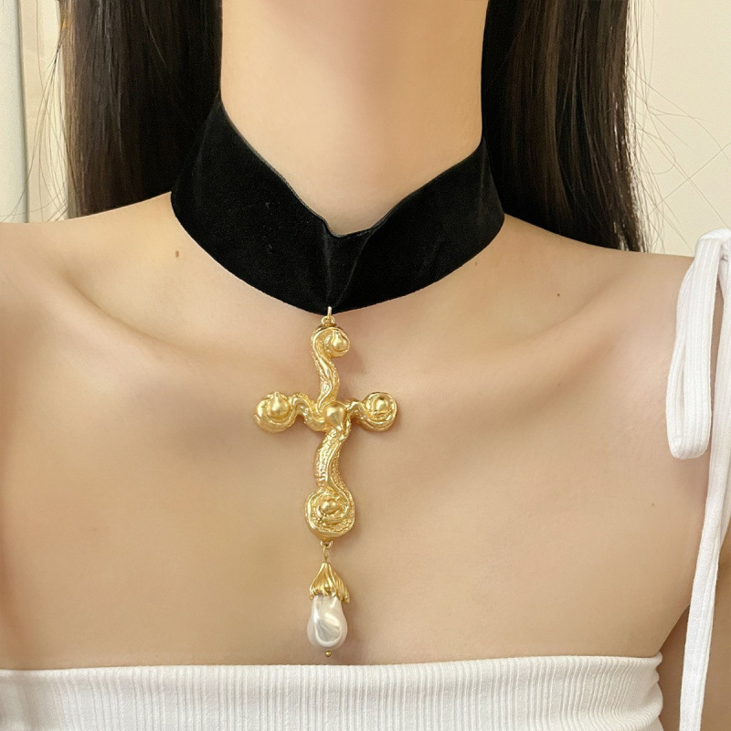 Colar com pingente de cruz de  - Pearl Choker Necklace Vintage avaliação e preço
