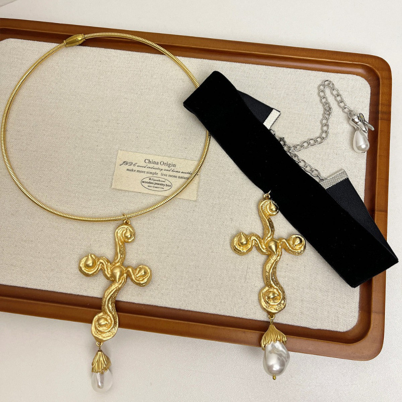 Colar com pingente de cruz de  - Pearl Choker Necklace Vintage avaliação e preço