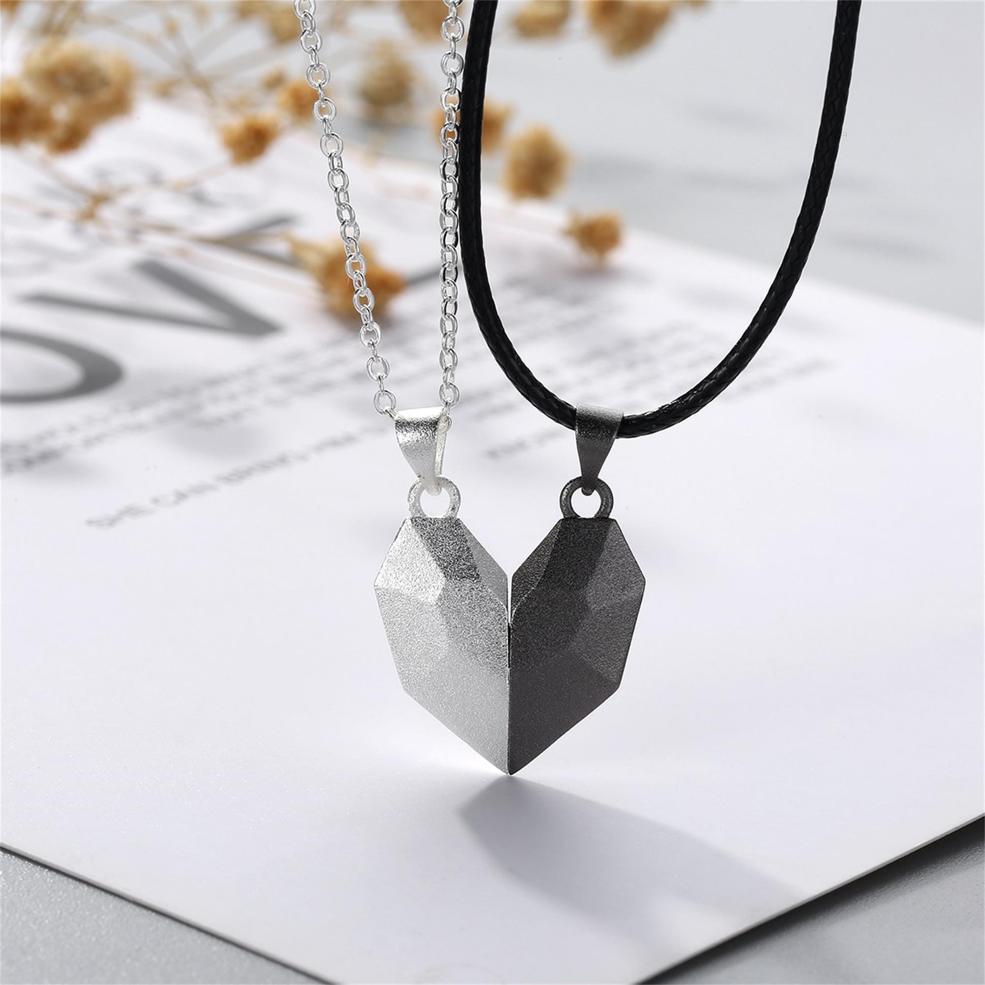 Conjunto de colares magnéticos - Magnetic Couple Matching Necklaces avaliação e preço